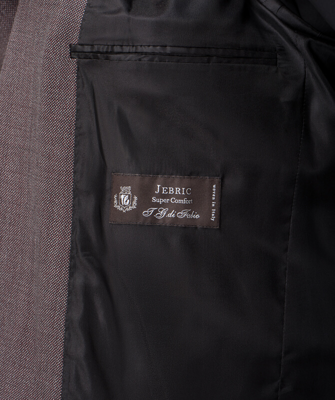 Dunkelroter Komfort-Anzug aus JEBRIC