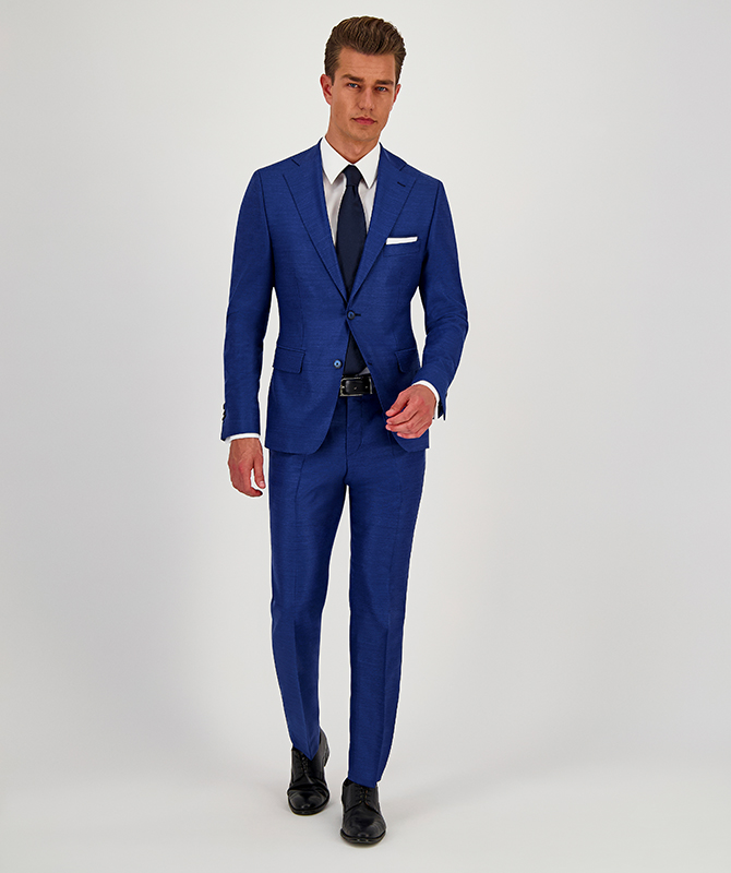 Luxuriöser Anzug in strahlendem Blau