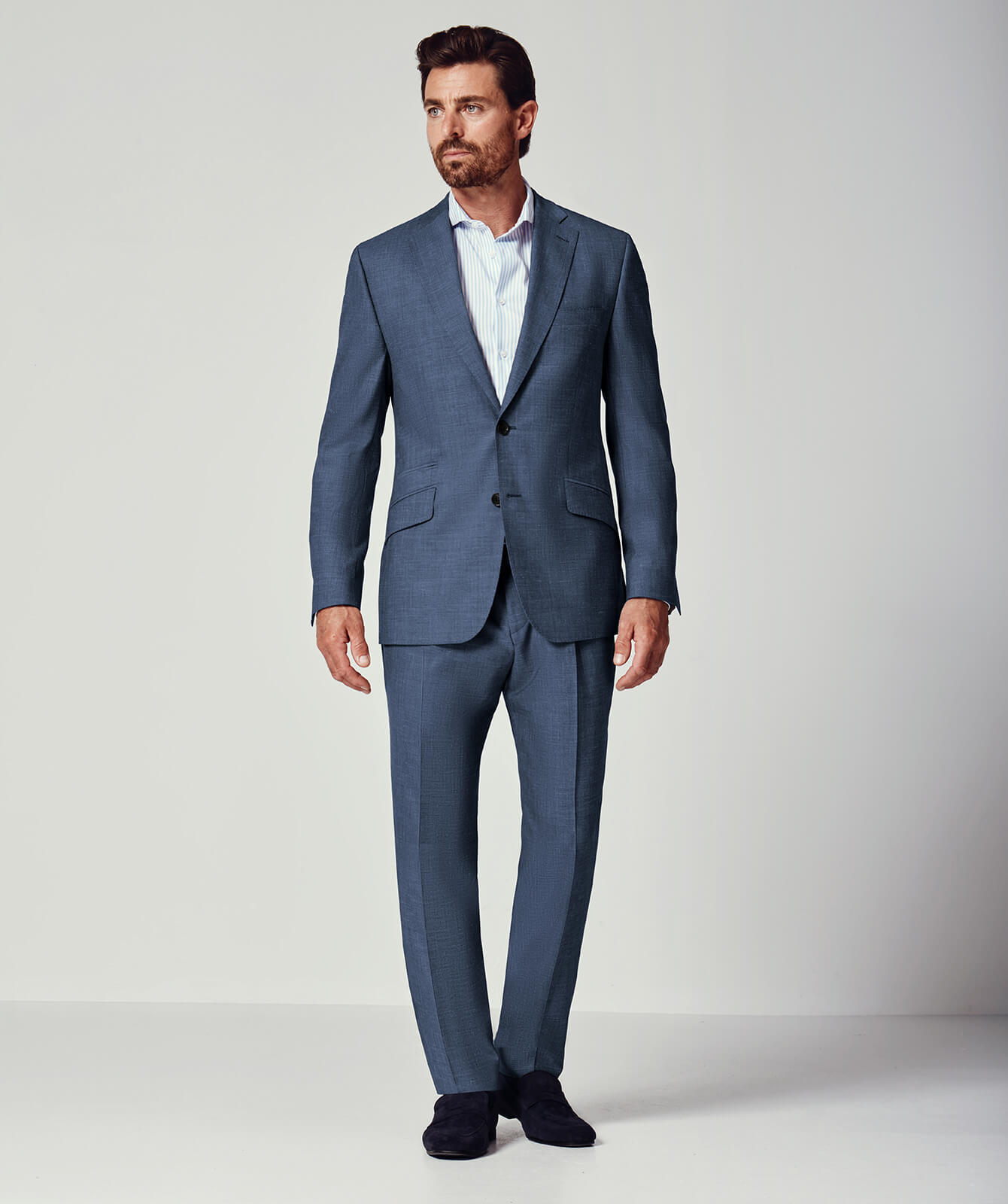 Luxuriöser, blauer Anzug 