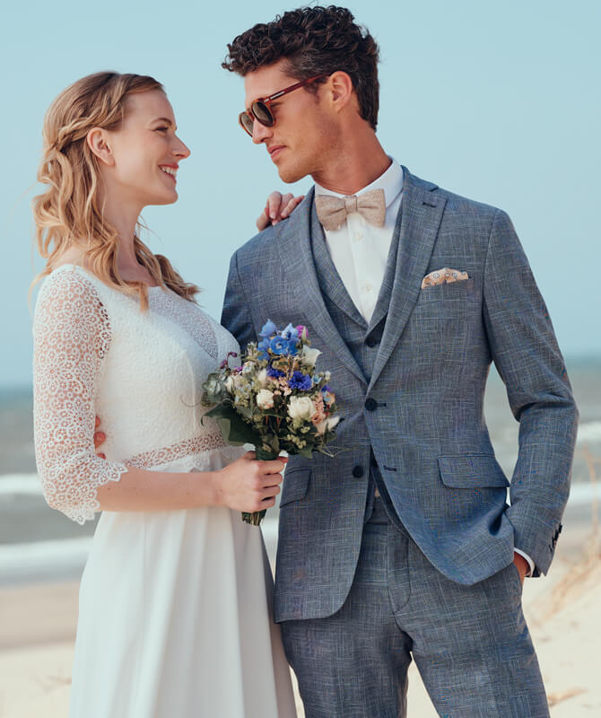 Nebelblauer Hochzeitsanzug mit dezentem Karomuster