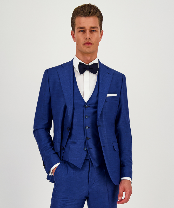 Anzug in strahlendem Blauton