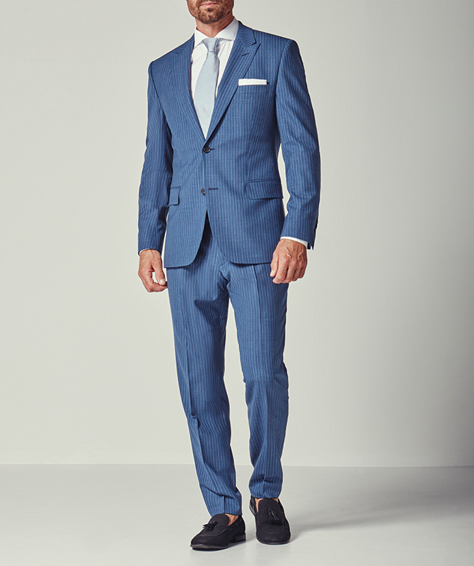 Gestreifter, blauer Dynamic Suit