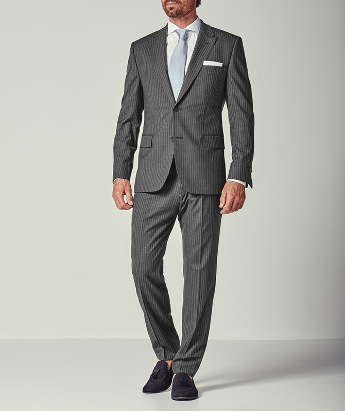 Luxuriöser, grauer Anzug mit zeitlosen Streifen 