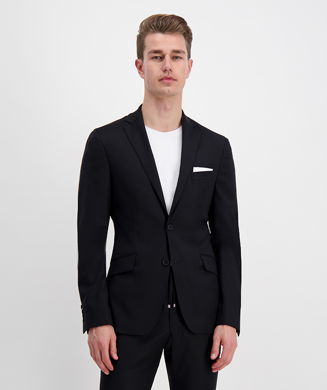 Schwarzer Komfort-Anzug