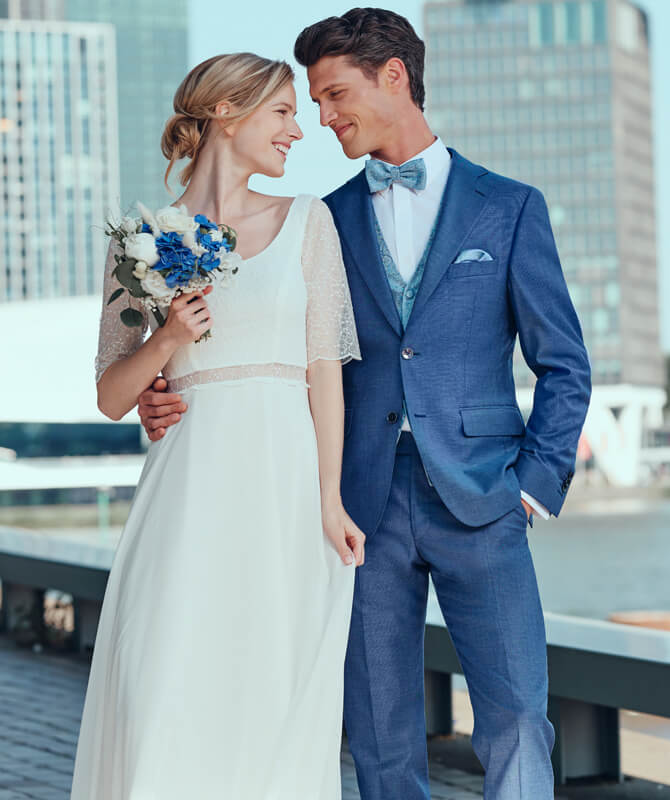 Hochzeitsanzug in sommerlichem Blau