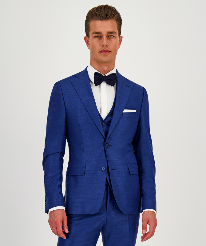Anzug in strahlendem Blauton